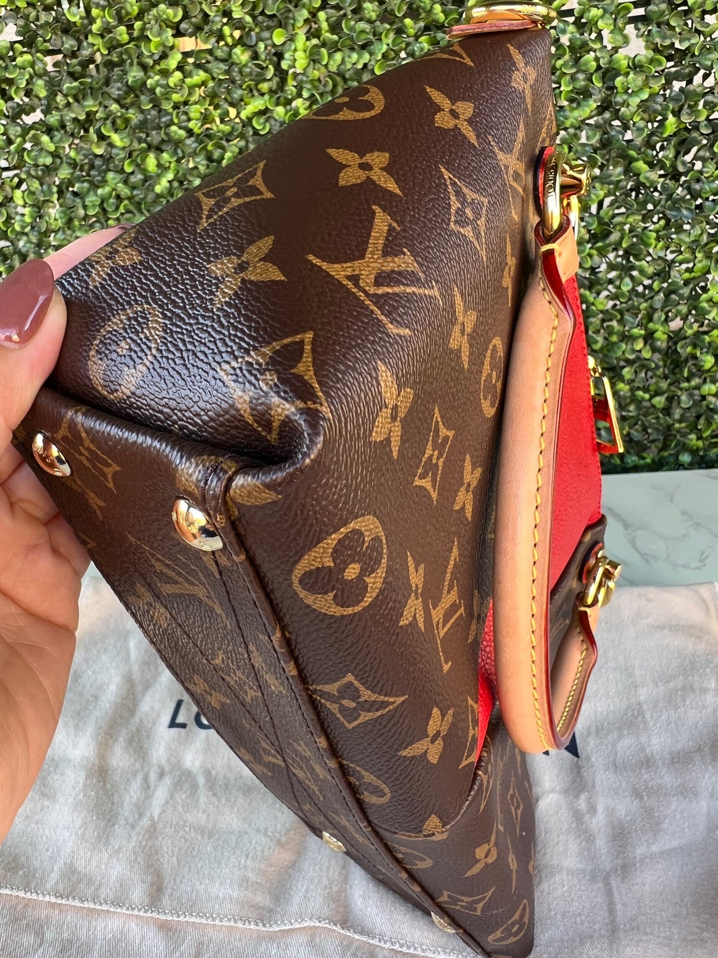 V Tote BB Cerise Leather Moogram Canvas