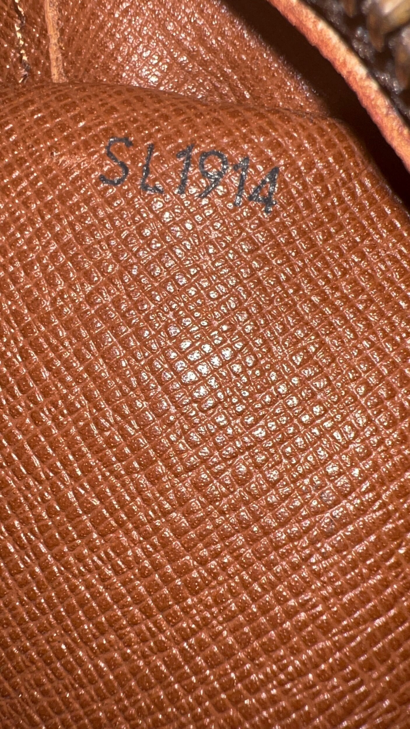 Compiegne 23 Monogram Pochette