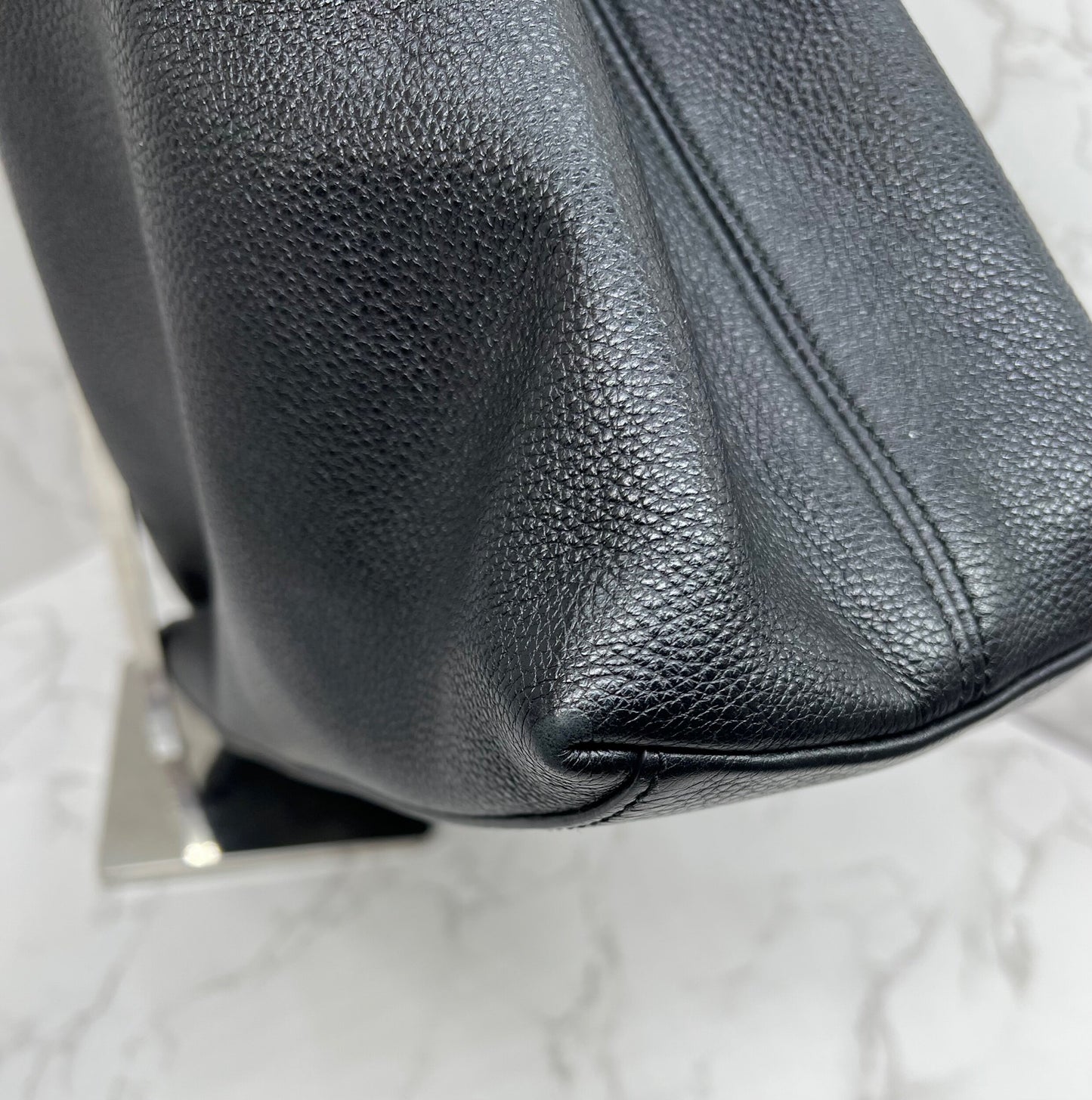 Gucci GG Medium Soho Double Chain Pebbled Leather in Black