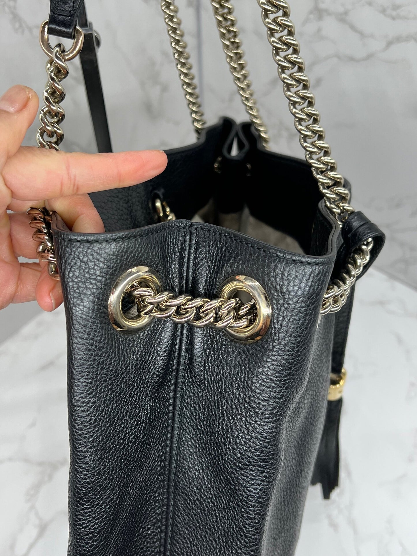 Gucci GG Medium Soho Double Chain Pebbled Leather in Black