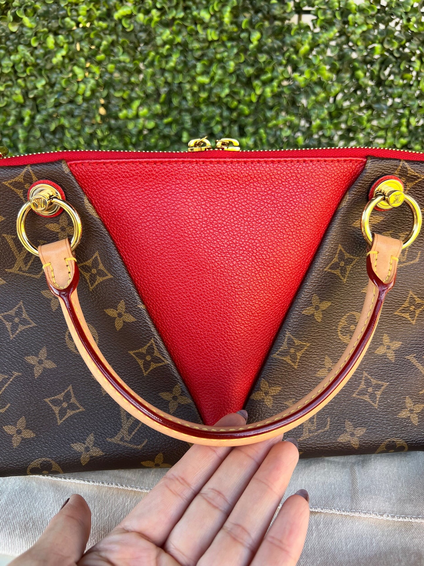 V Tote BB Cerise Leather Moogram Canvas