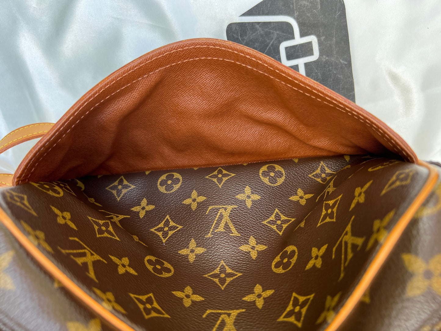 Authentic Preowned Louis Vuitton Trocadero 27 Bag