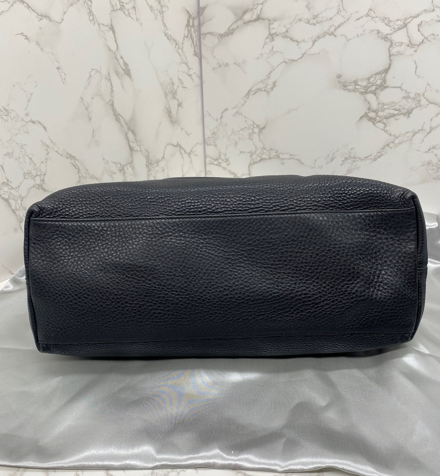 Gucci GG Medium Soho Double Chain Pebbled Leather in Black