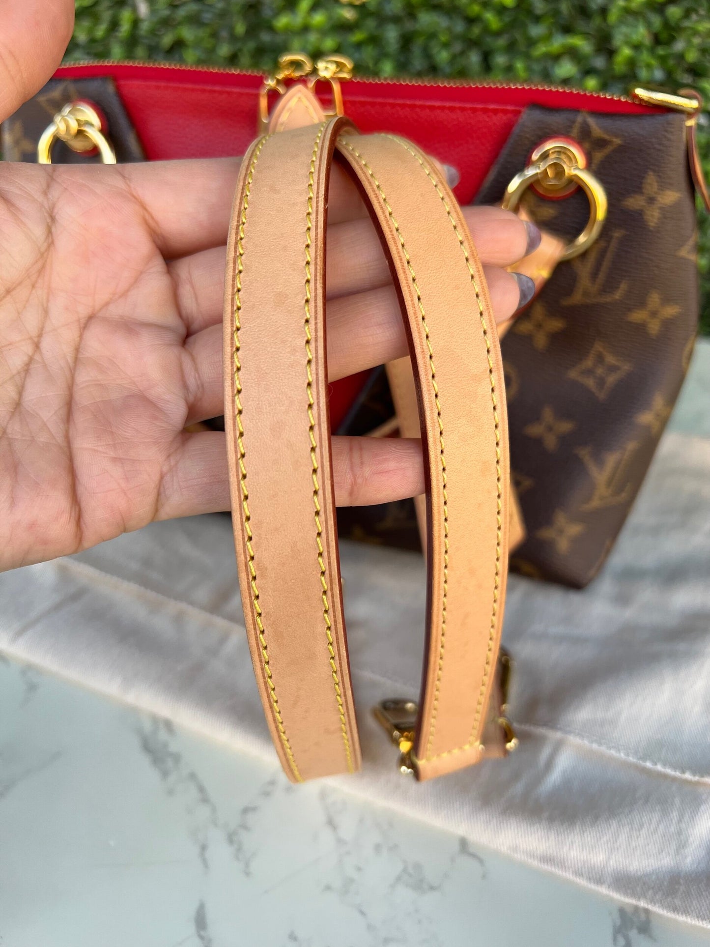 V Tote BB Cerise Leather Moogram Canvas