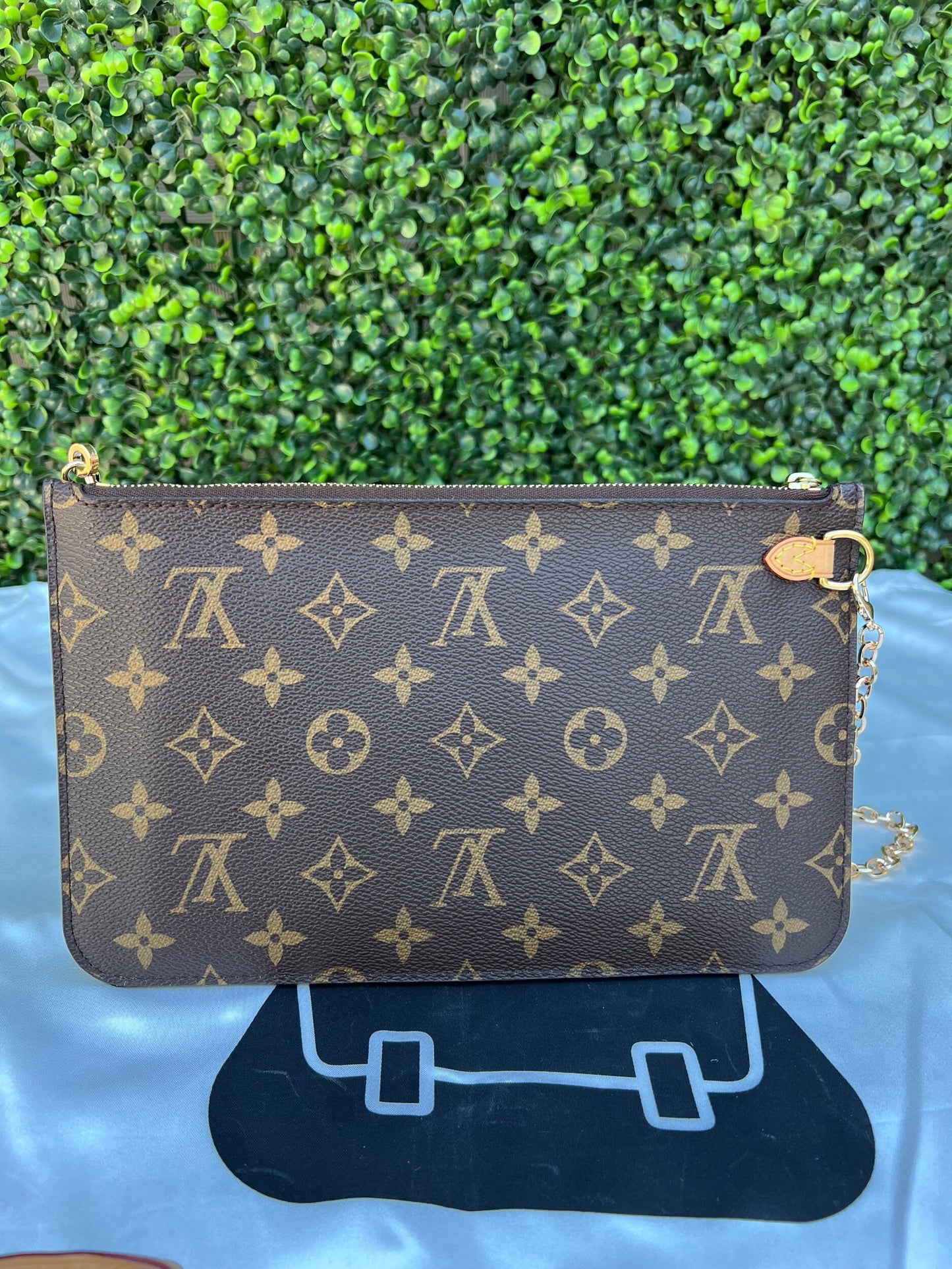 Authentic Preowned LV Neverfull GM Pochette in Fuchsia with Conversion Kit