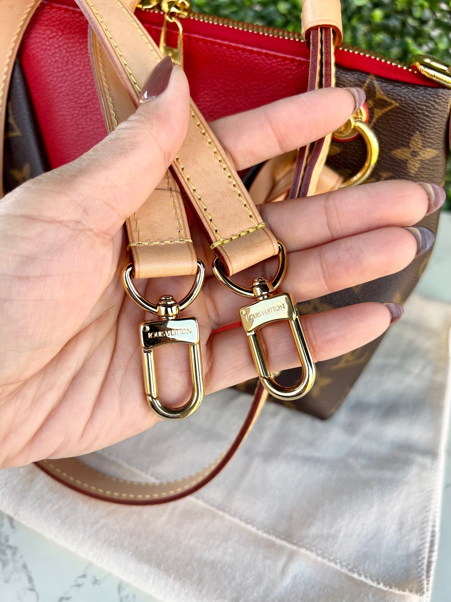 V Tote BB Cerise Leather Moogram Canvas
