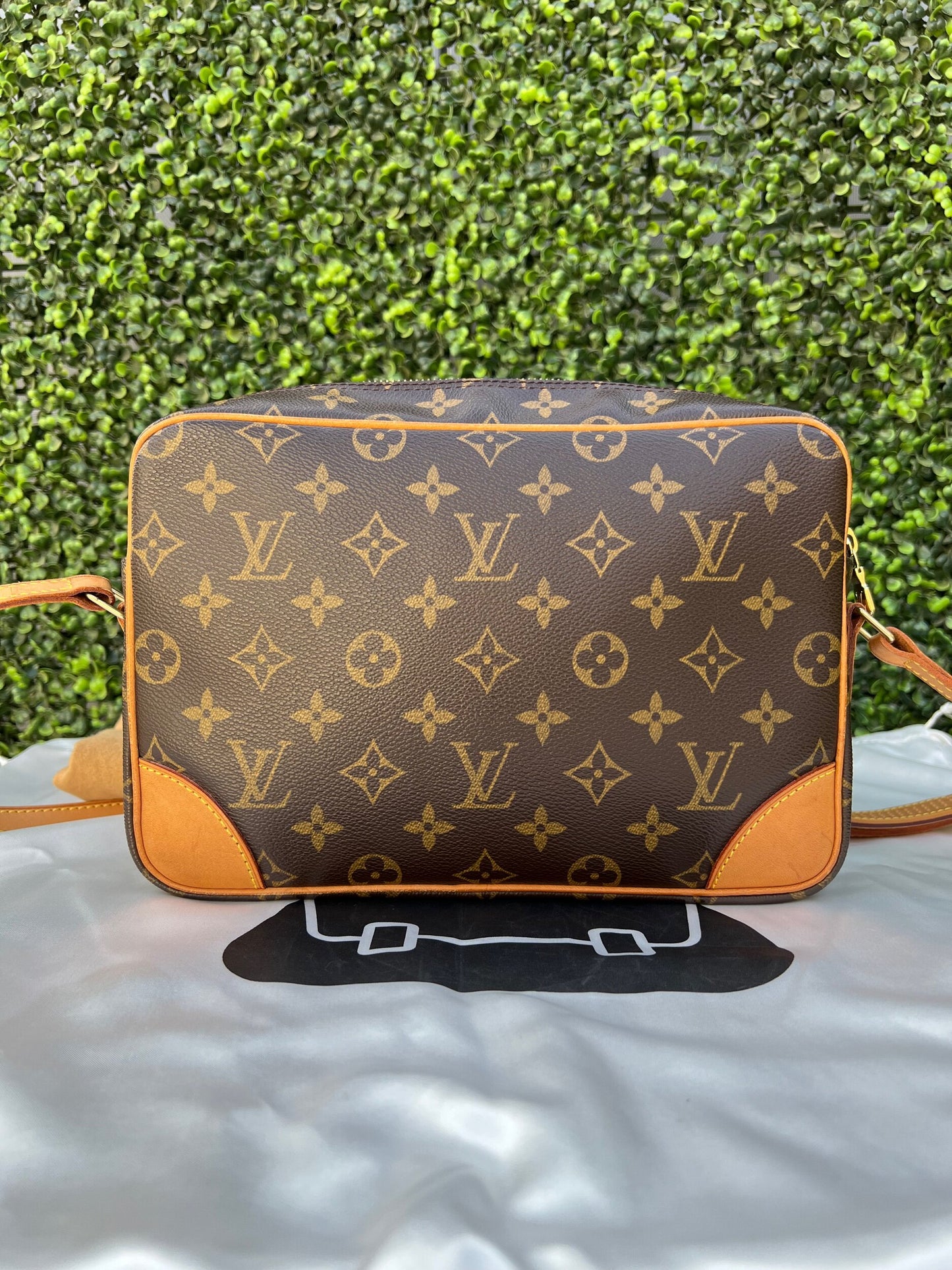 Authentic Preowned Louis Vuitton Trocadero 27 Bag