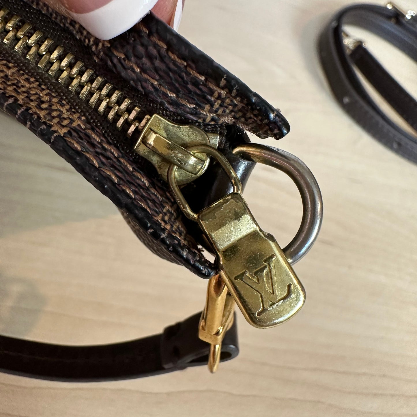 Damier Ebene Navona Pochette Accessories