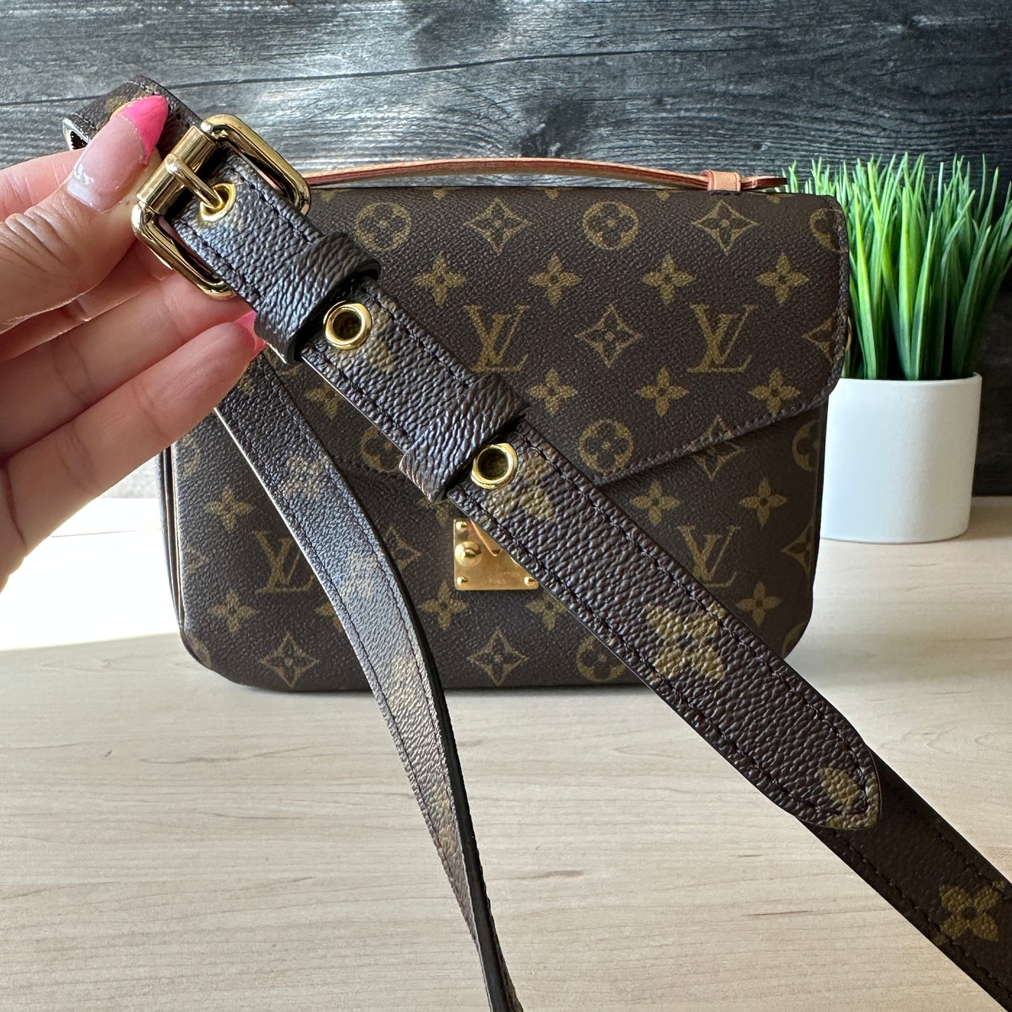 Authentic Preowned Louis Vuitton Pochette Metis