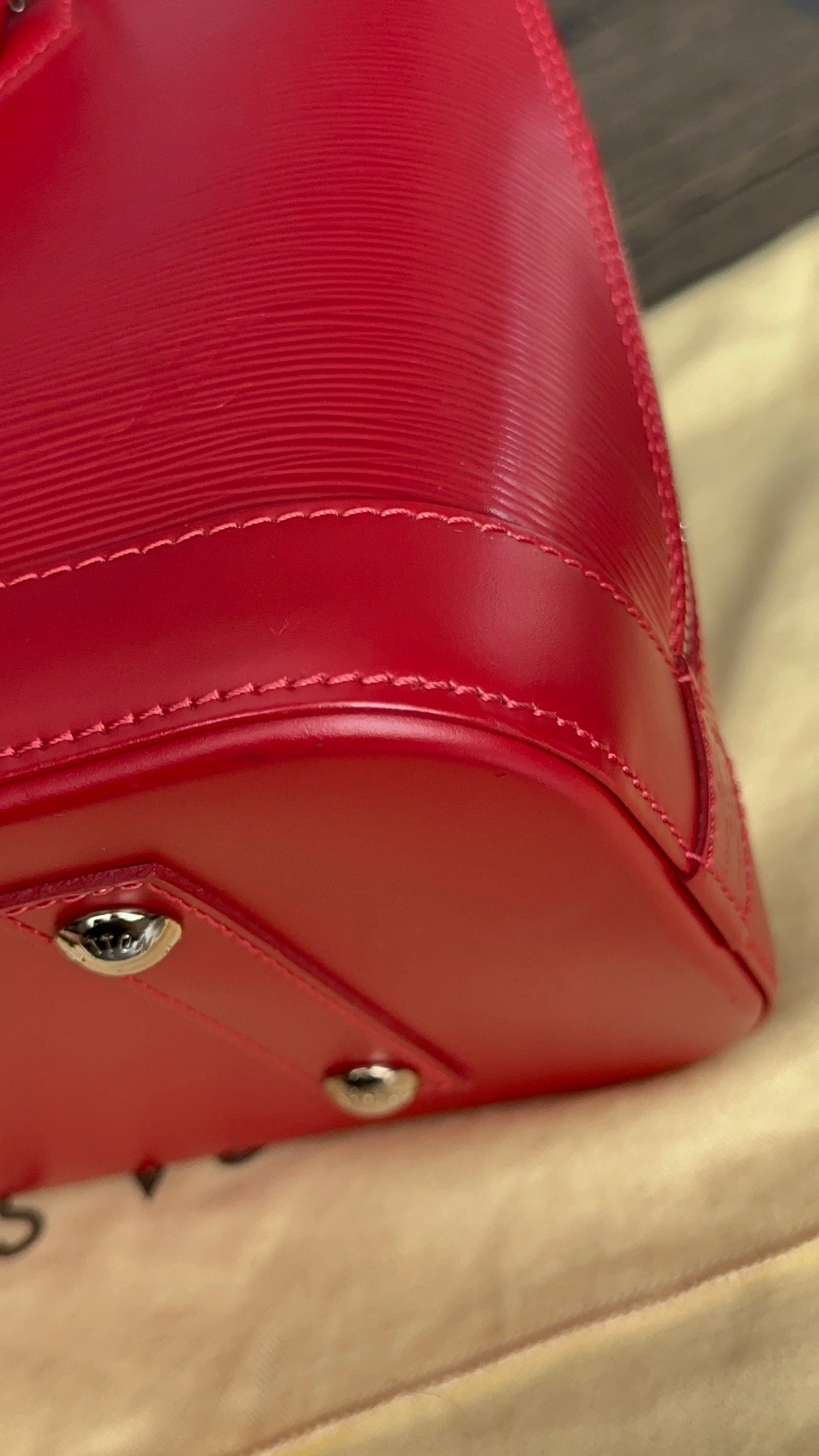 Coquelicot Epi Leather Alma PM