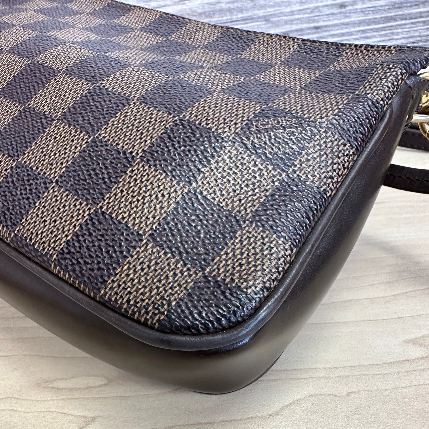 Damier Ebene Navona Pochette Accessories