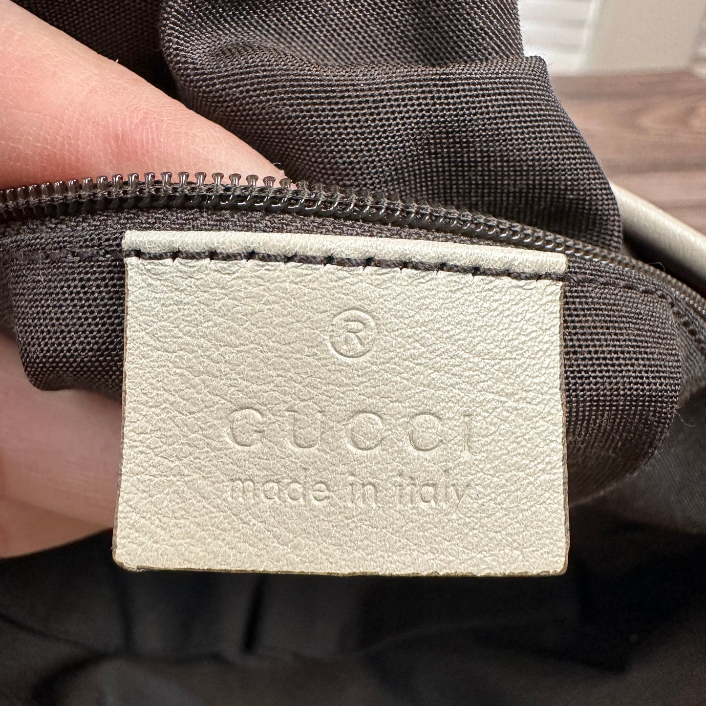 Gucci Flat Messenger Bag Off-White