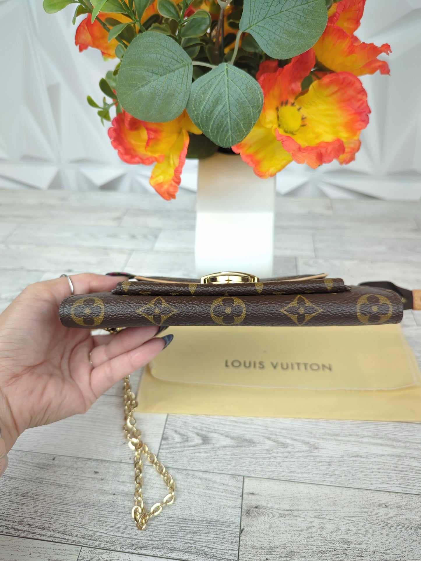 Louis Vuitton Astrid Clutch Wallet