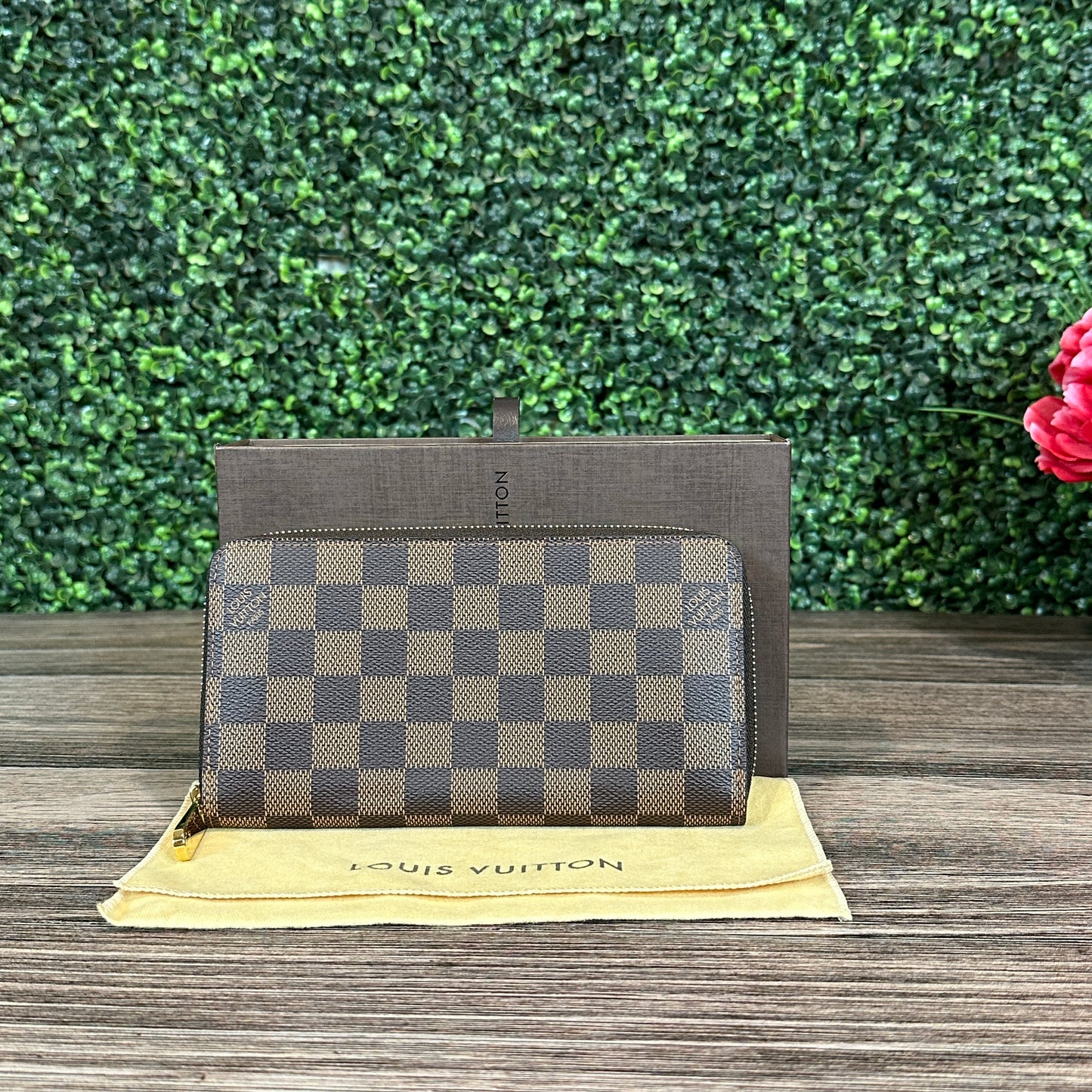 Louis Vuitton Damier Ebene Zippy Wallet