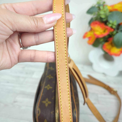 Louis Vuitton Trocadero 27 Crossbody Bag