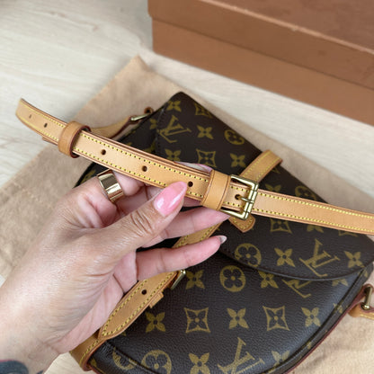 Louis Vuitton Chantilly MM Crossbody