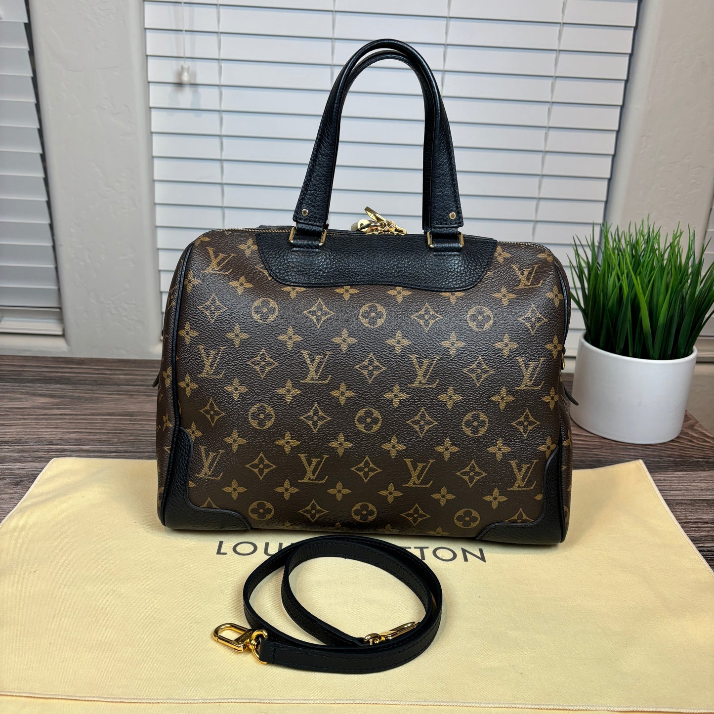 Louis Vuitton Retiro Noir