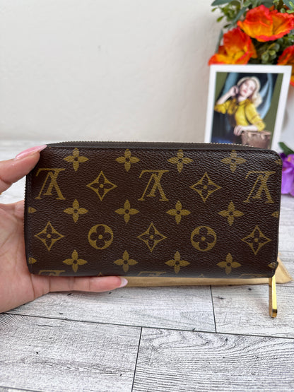 Louis Vuitton Limited Edition Hong Kong 5 Canton Road Monogram Zippy Wallet