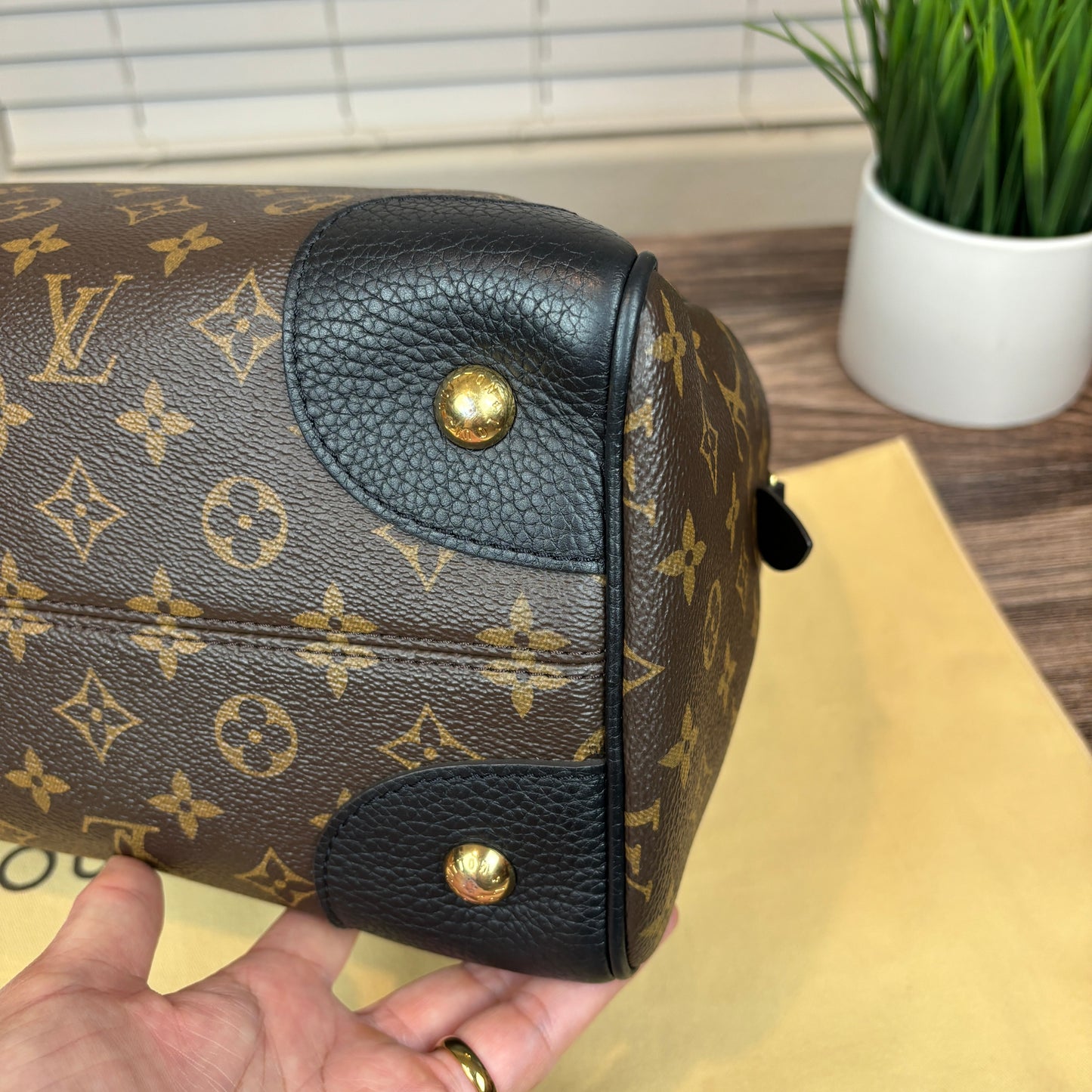 Louis Vuitton Retiro Noir