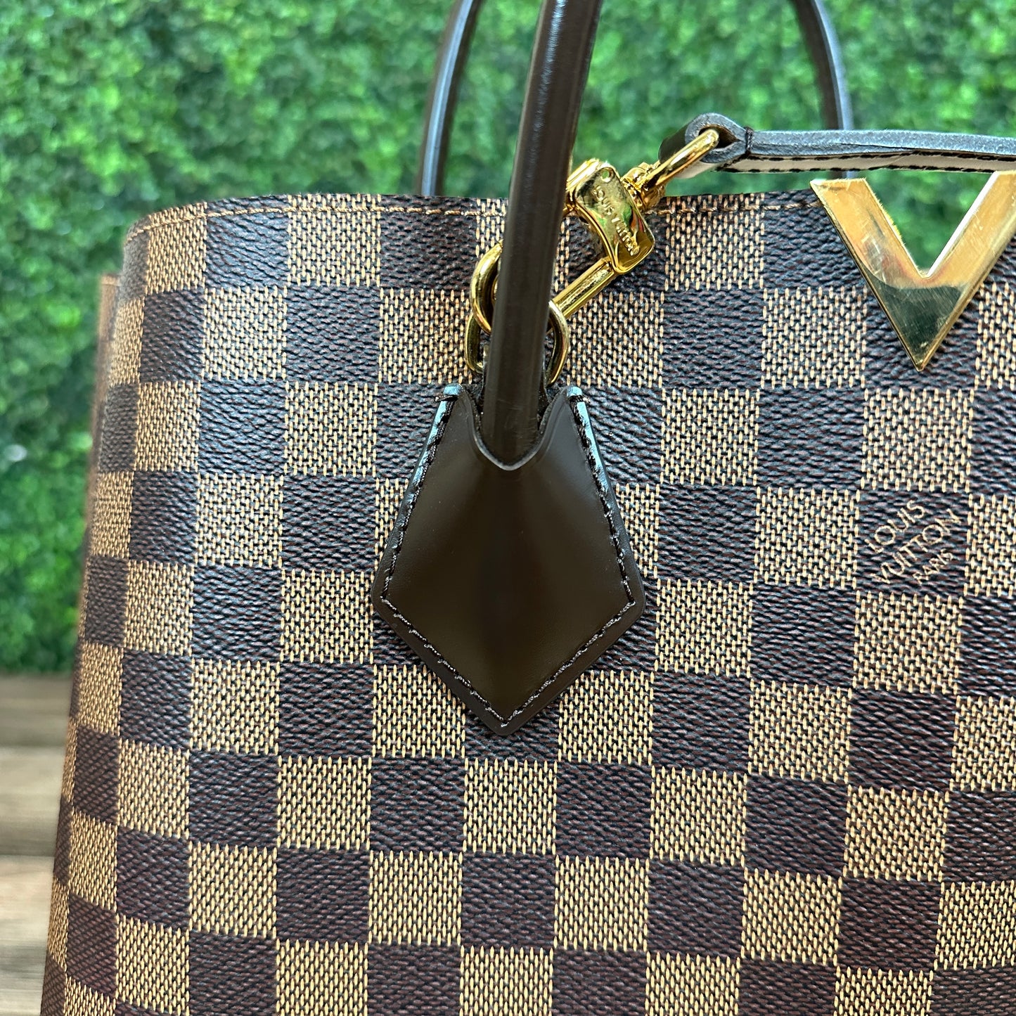 Louis Vuitton Damier Kensington Bag