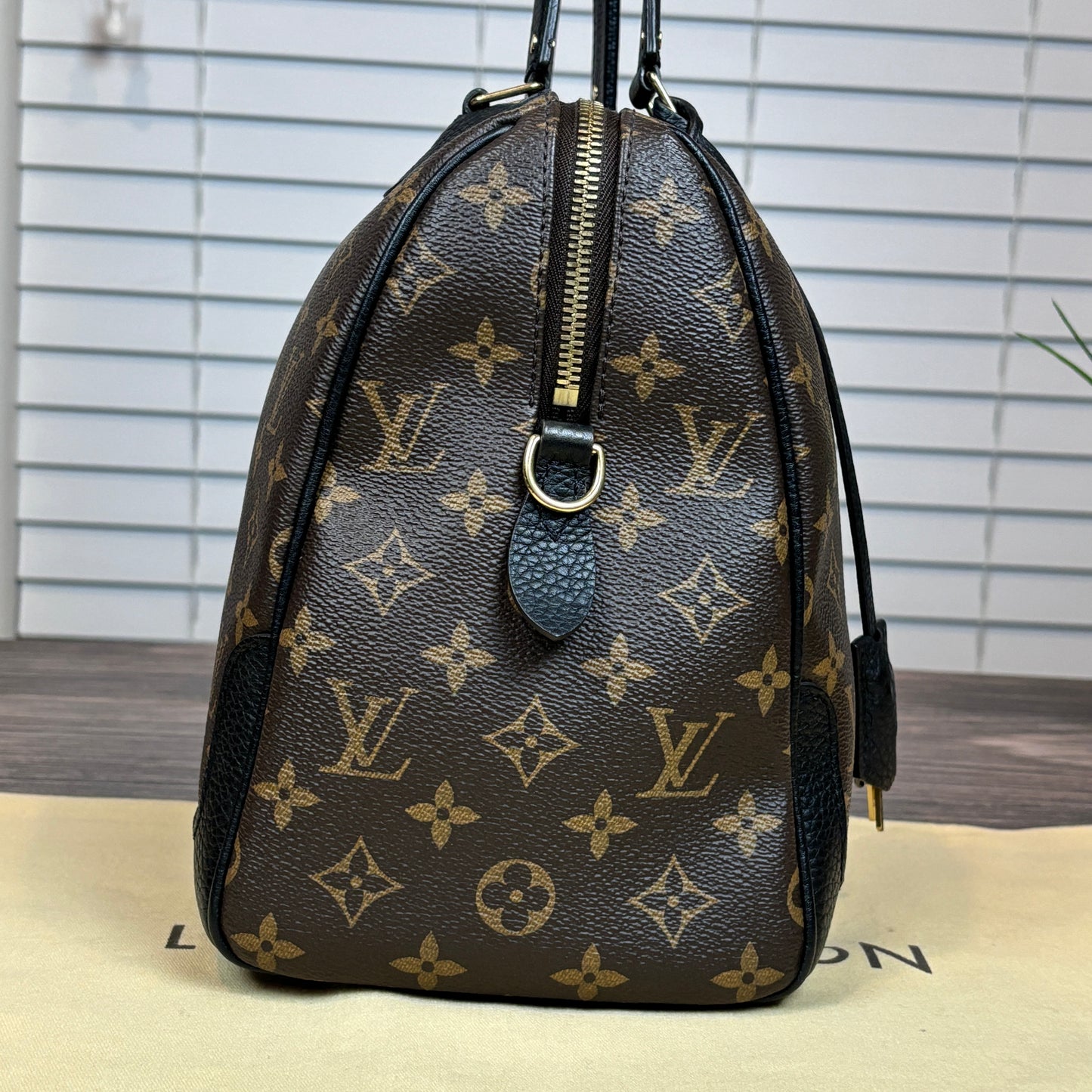 Louis Vuitton Retiro Noir