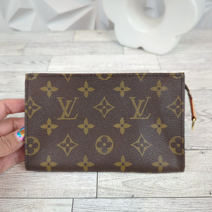 Louis Vuitton Bucket Pochette