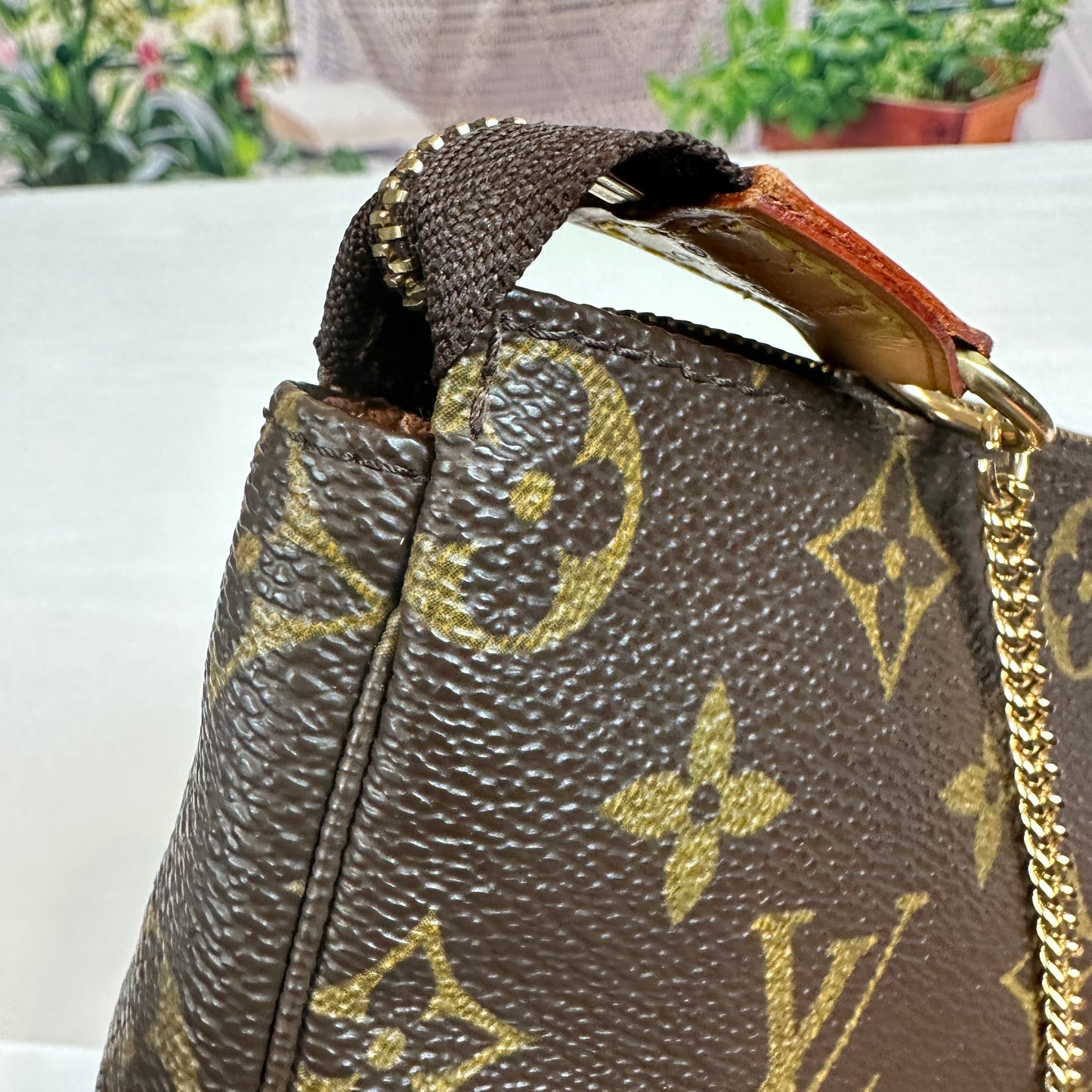 Louis Vuitton Bucket GM Pochette Accessories