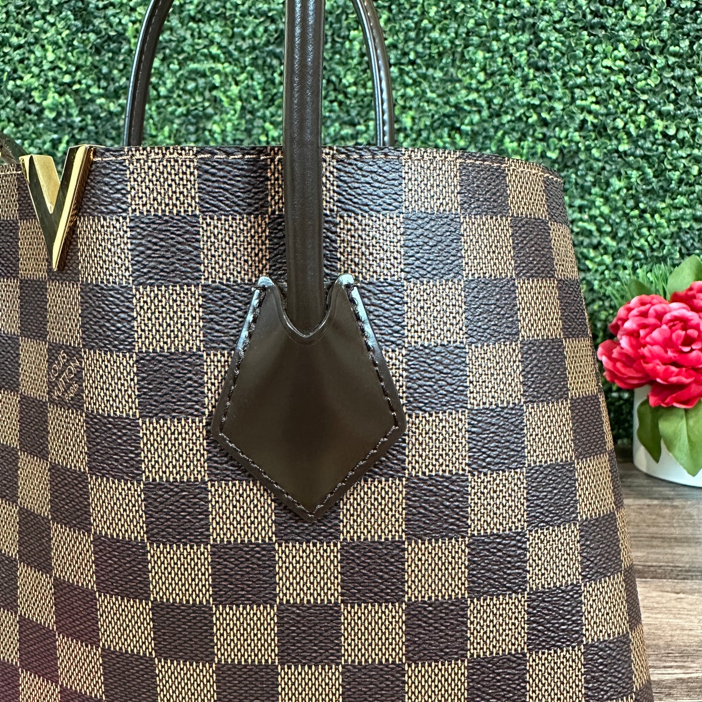 Louis Vuitton Damier Kensington Bag