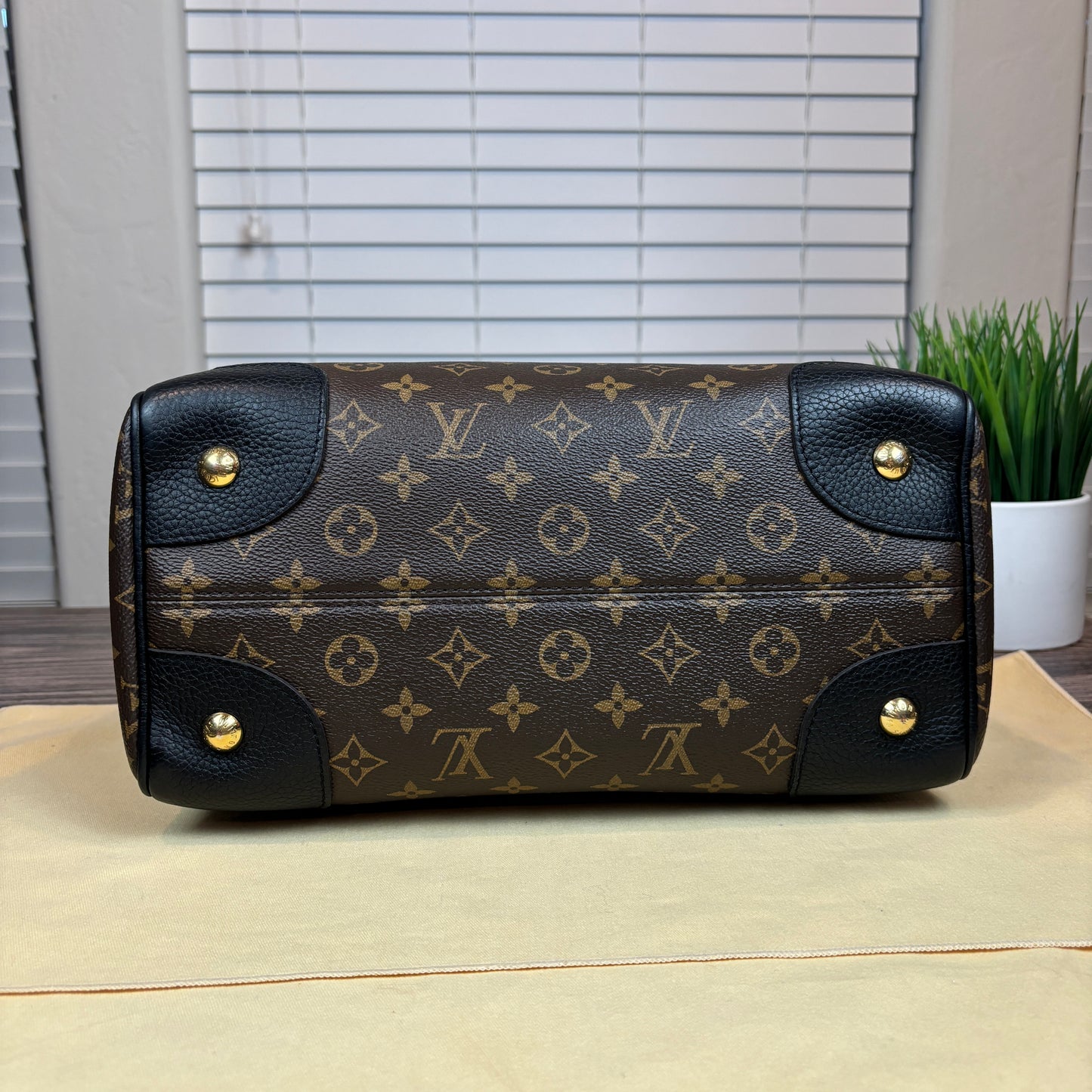 Louis Vuitton Retiro Noir