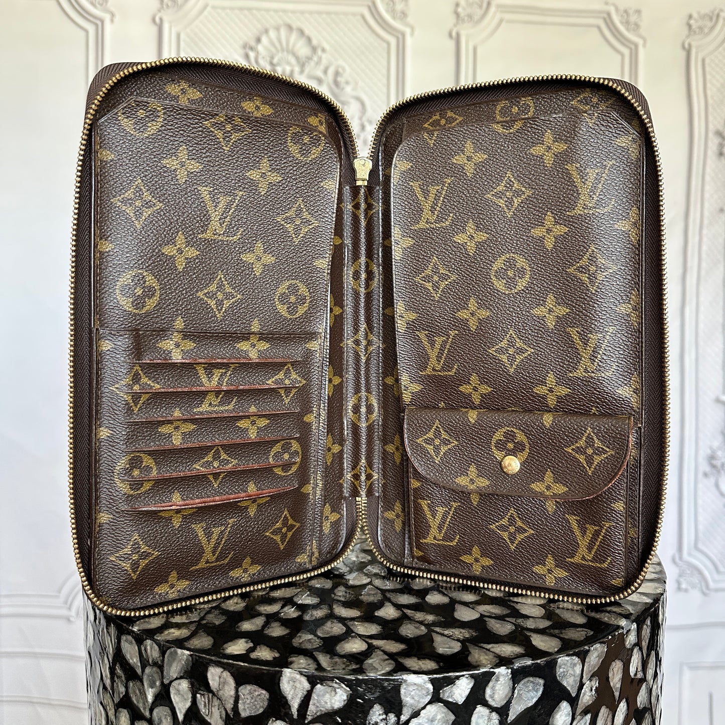 Louis Vuitton Escapade Travel Organizer Zip Wallet