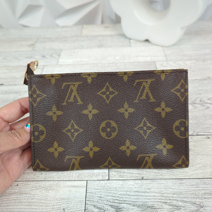 Louis Vuitton Bucket Pochette