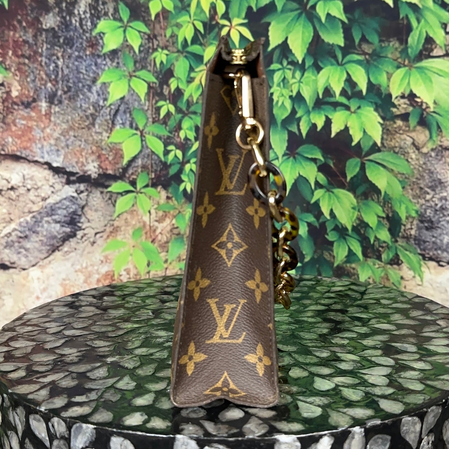 Louis Vuitton Toiletry 26