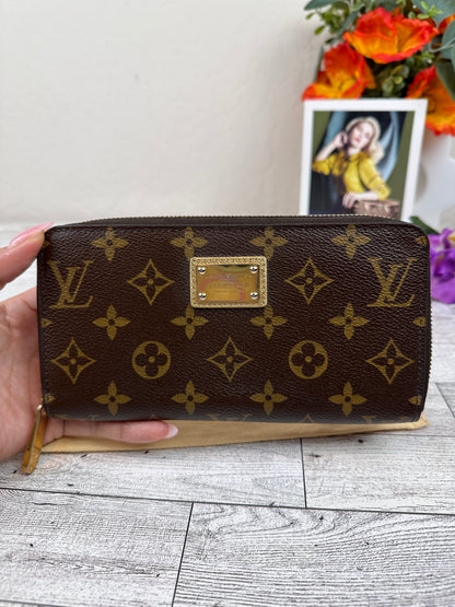 Louis Vuitton Limited Edition Hong Kong 5 Canton Road Monogram Zippy Wallet