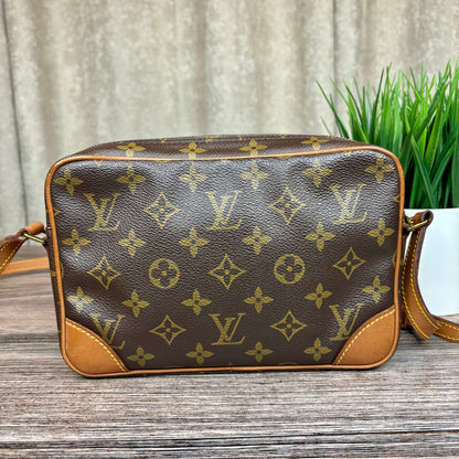 Louis Vuitton Trocadero 23 Crossbody Bag