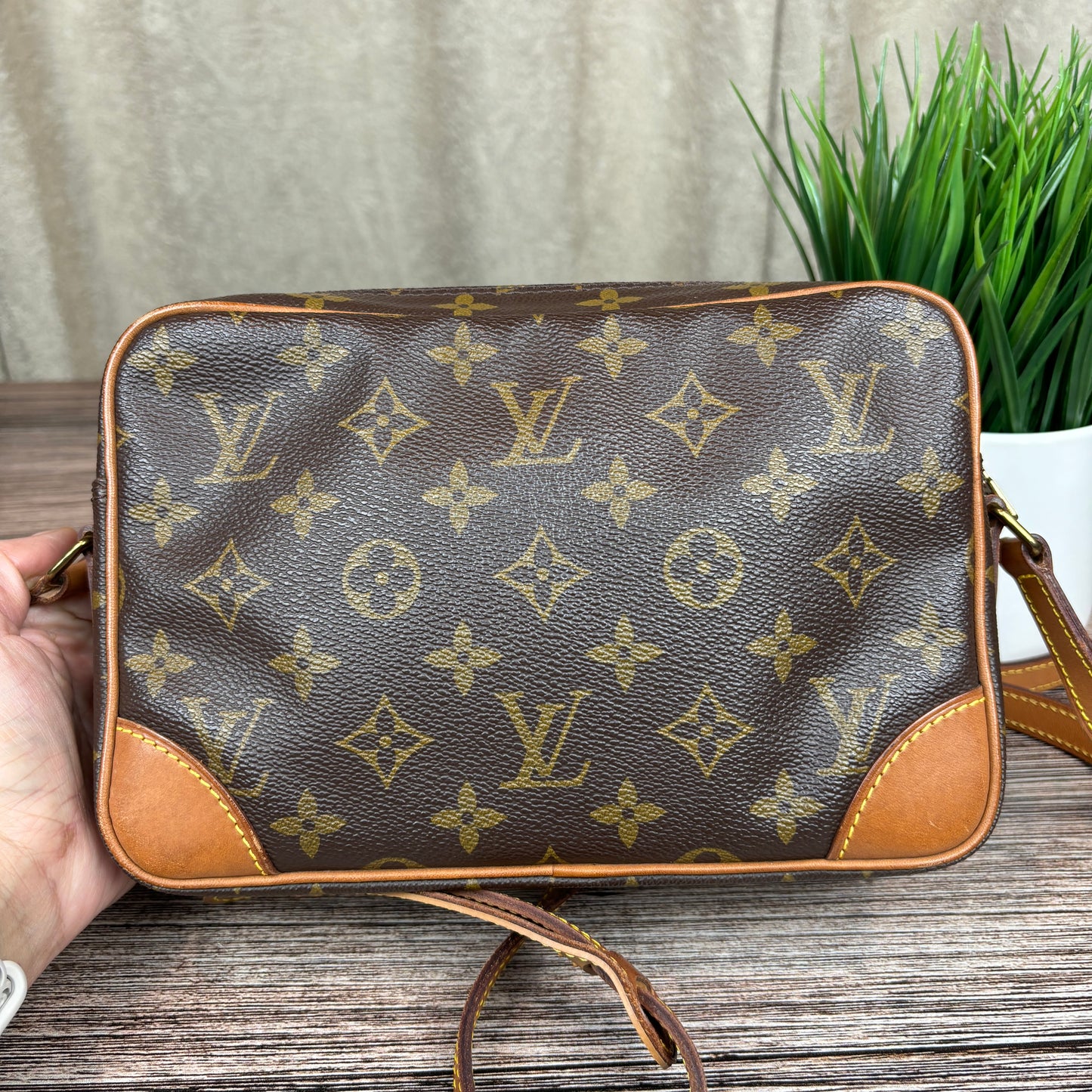 Louis Vuitton Trocadero 23 Crossbody Bag