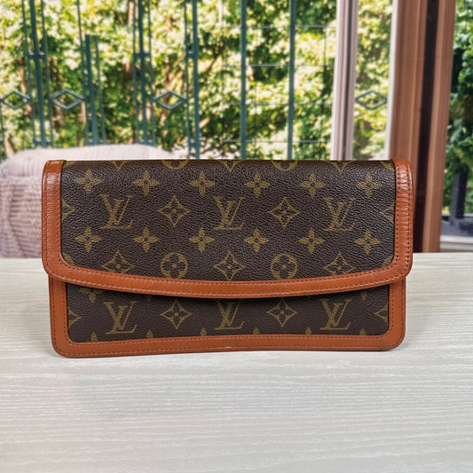 Louis Vuitton Vintage Dame Clutch