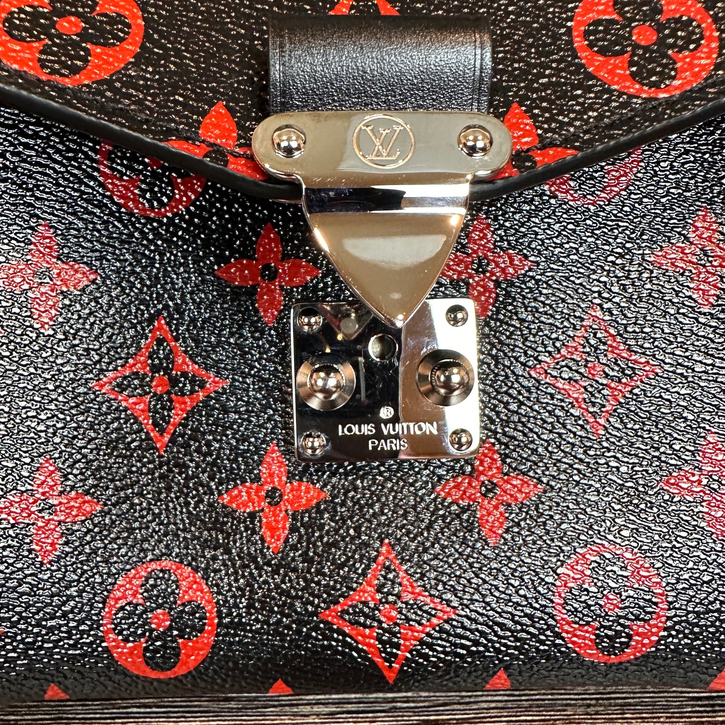 Louis Vuitton Limited Edition Monogram Infrarouge Canvas Pochette Metis