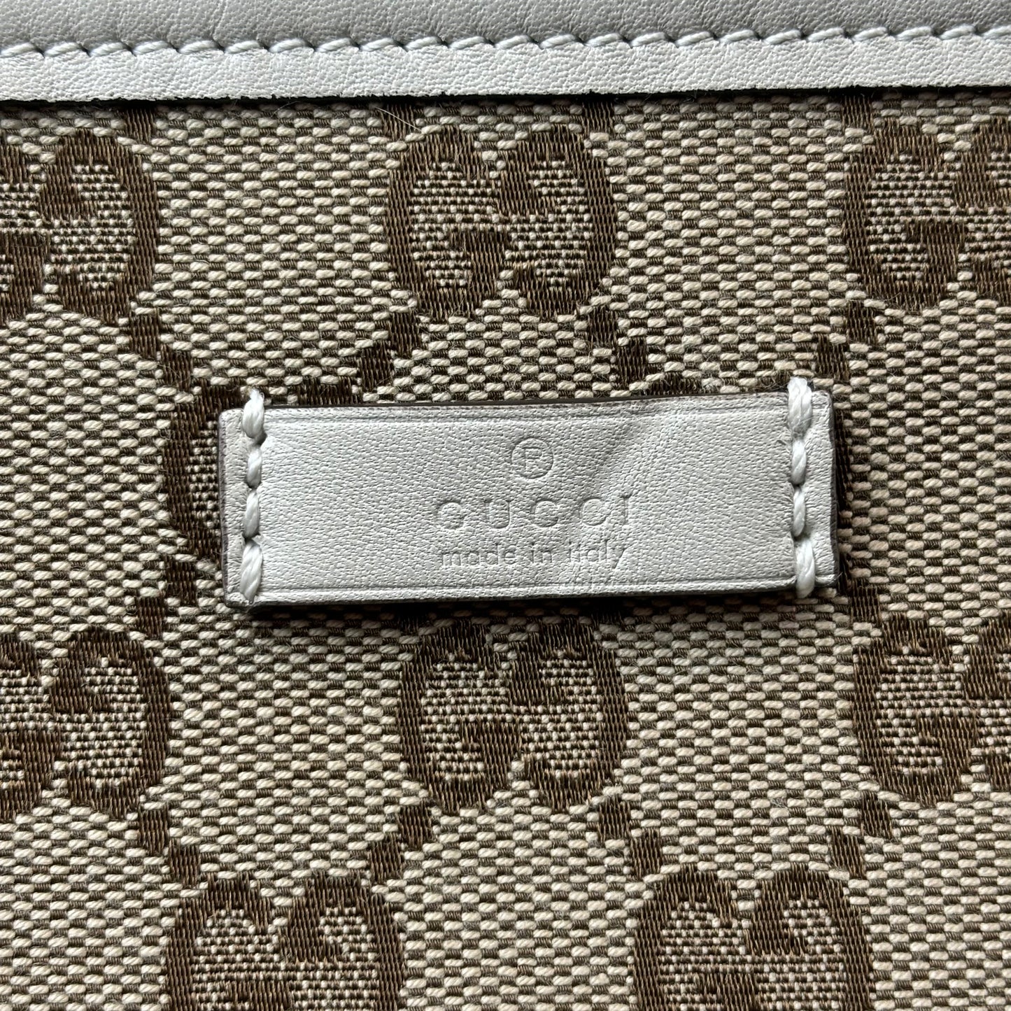 Gucci GG Classic Flat Medium Messenger Bag