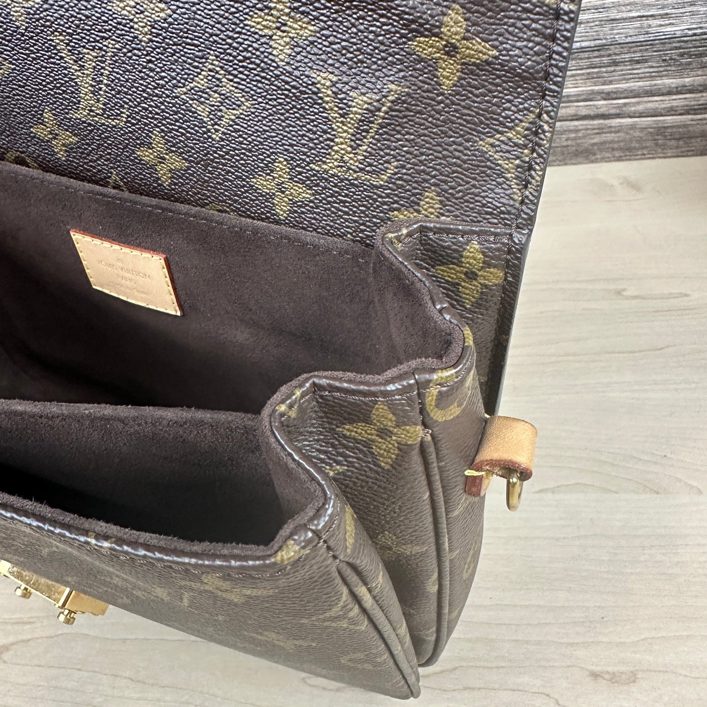 Louis Vuitton Monogram Pochette Metis