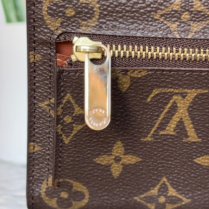 Louis Vuitton Monogram
Eugenie Wallet