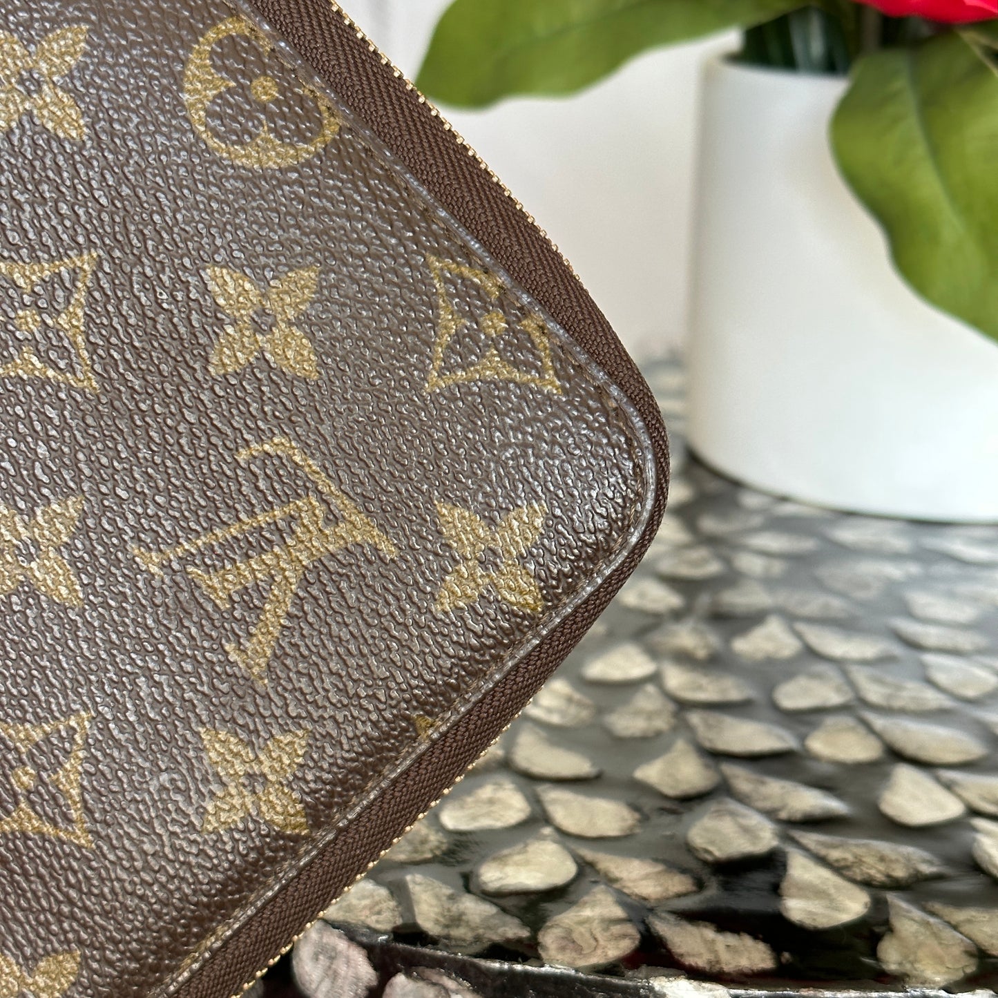 Louis Vuitton Escapade Travel Organizer Zip Wallet