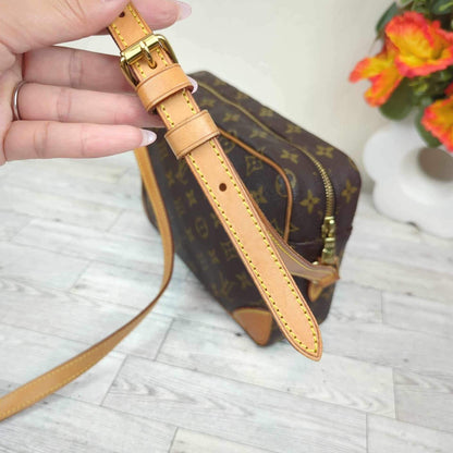 Louis Vuitton Trocadero 27 Crossbody Bag