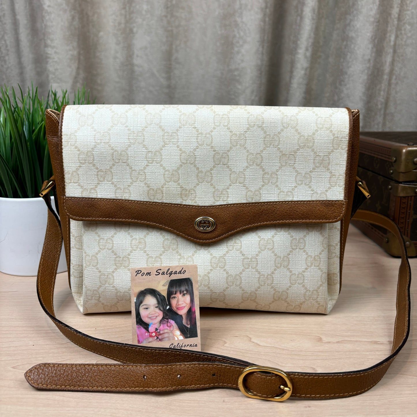 Gucci Vintage GG
Supreme Cream Shoulder Bag