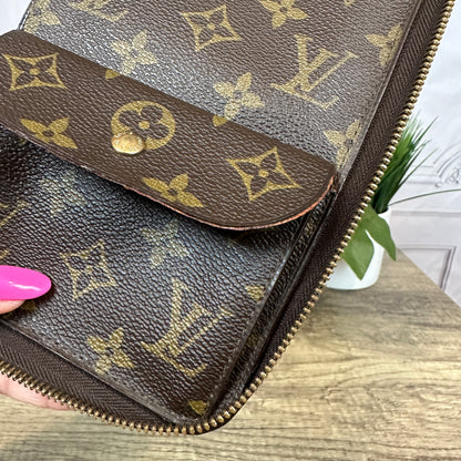 Louis Vuitton Escapade Travel Organizer Zip Wallet