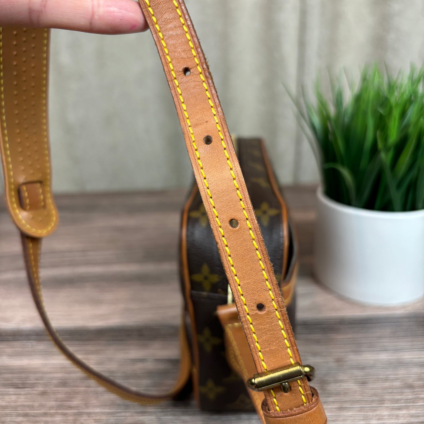 Louis Vuitton Trocadero 23 Crossbody Bag