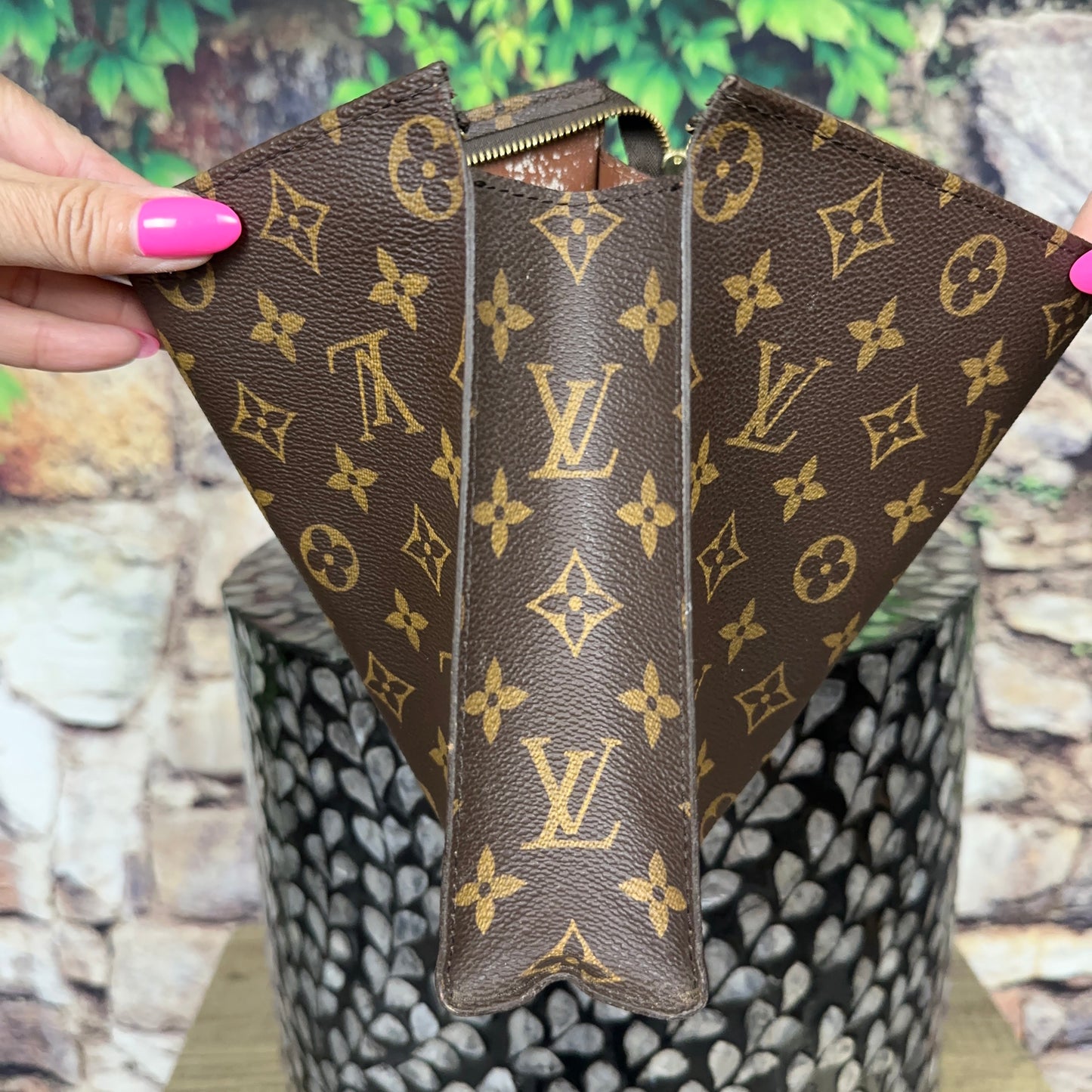 Louis Vuitton Toiletry 26