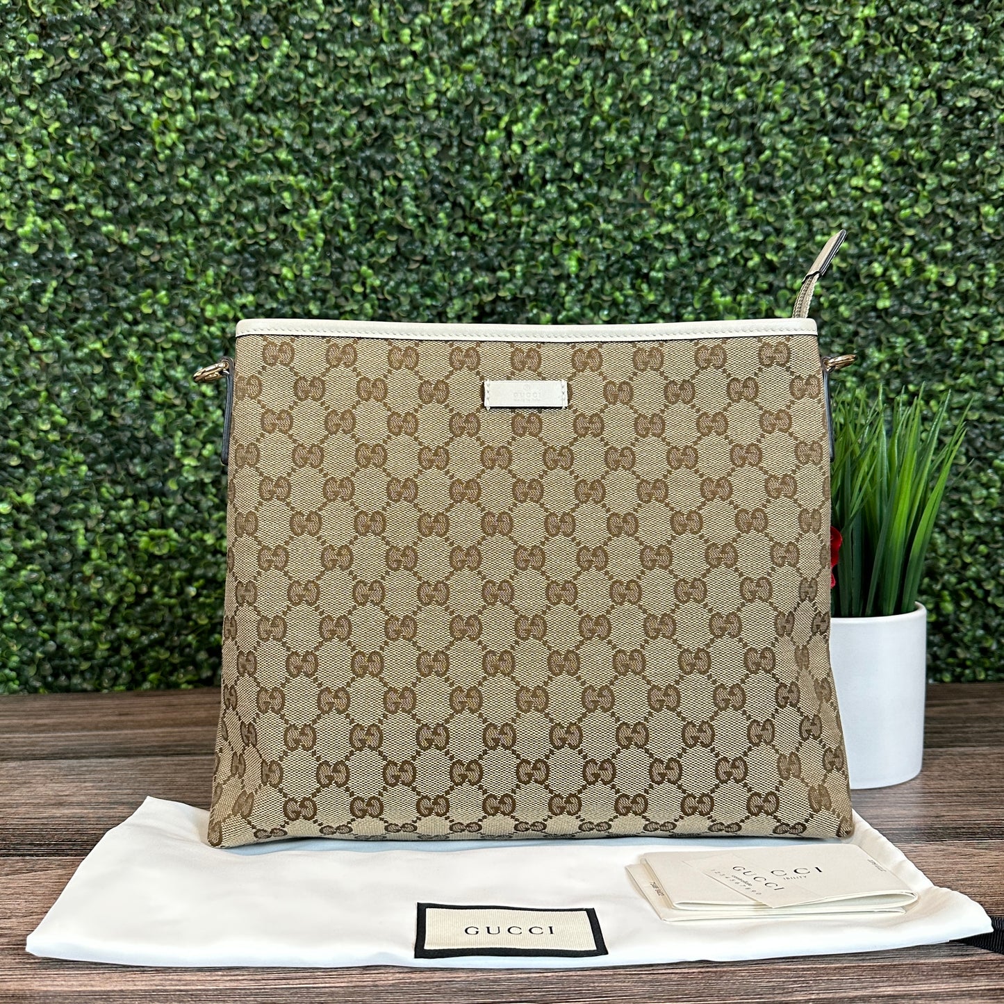 Gucci GG Classic Flat Medium Messenger Bag