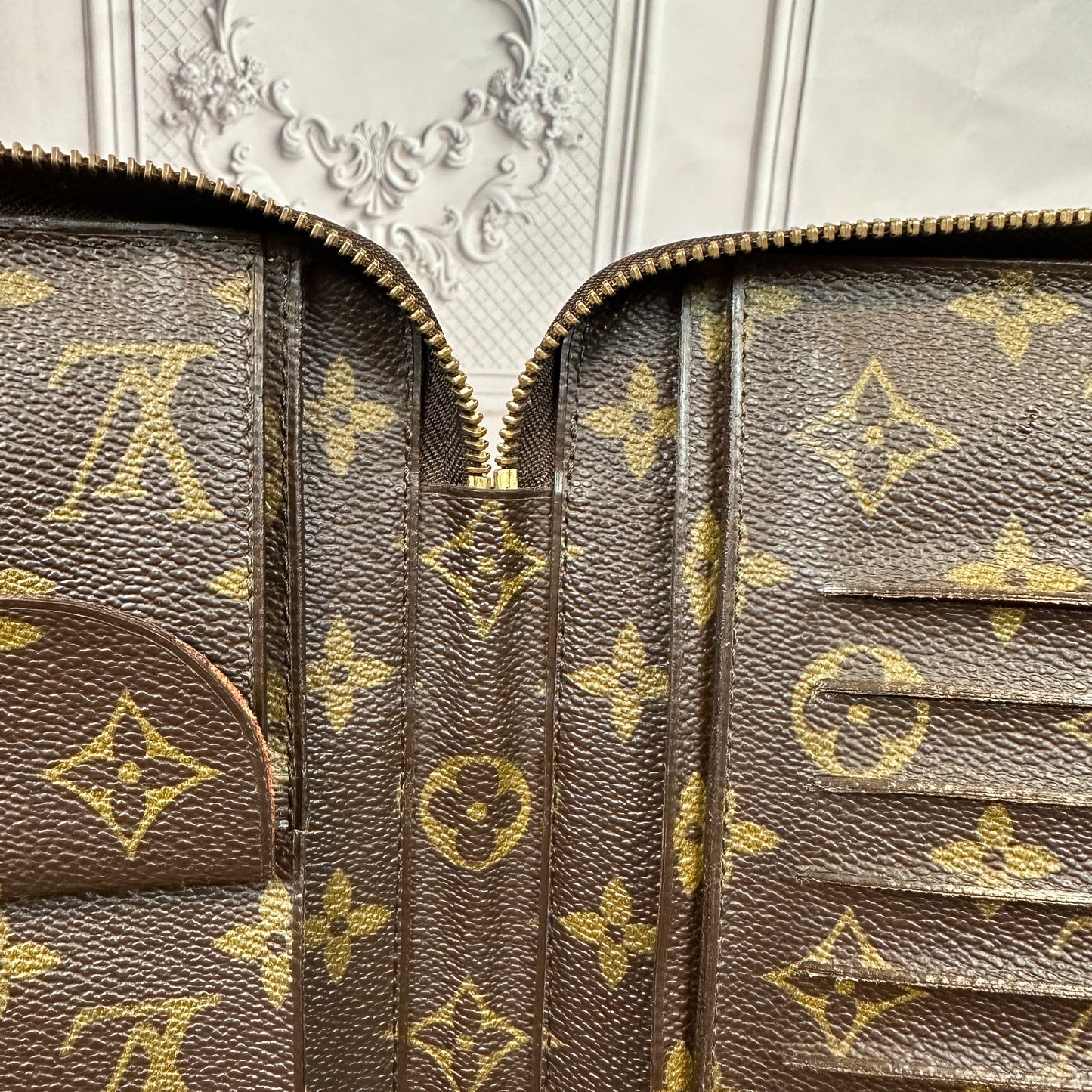 Louis Vuitton Escapade Travel Organizer Zip Wallet