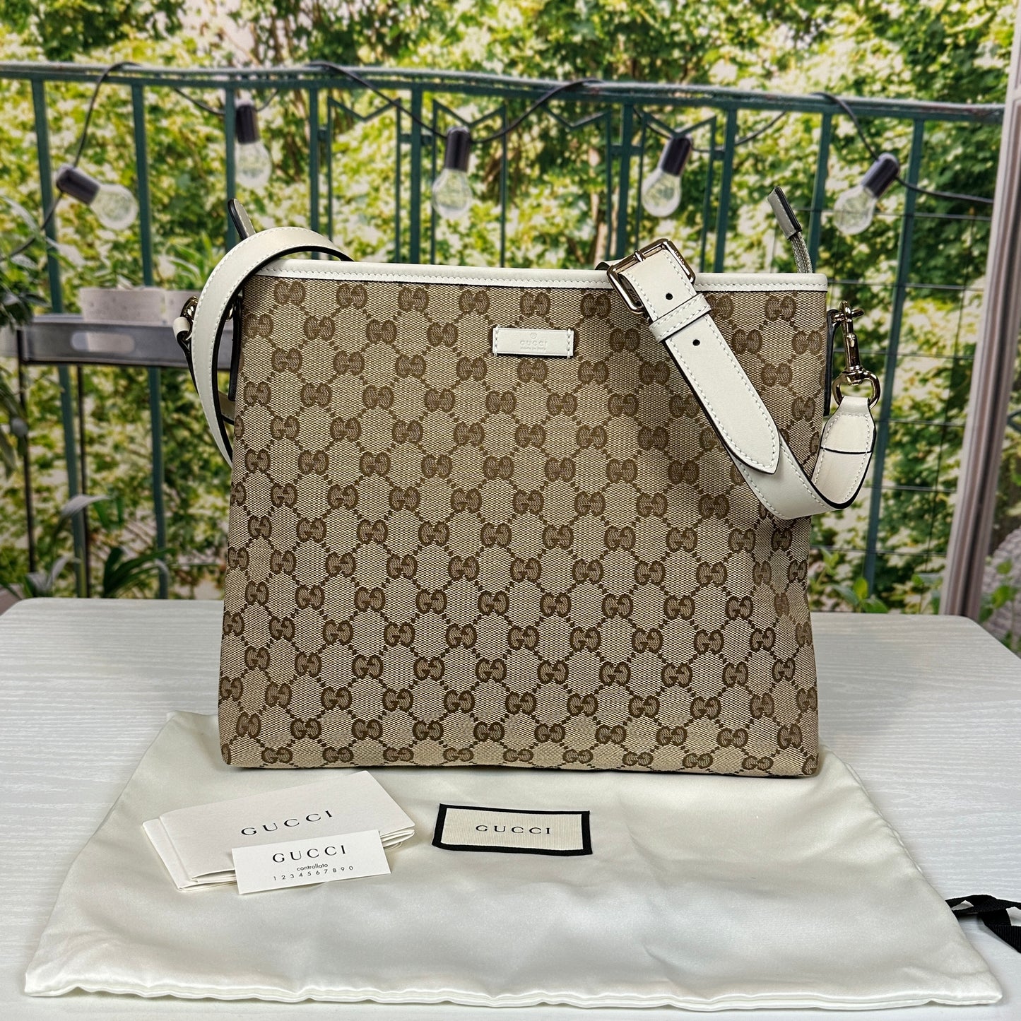 Gucci Classic GG Flat Medium Messenger Bag OffWhite
