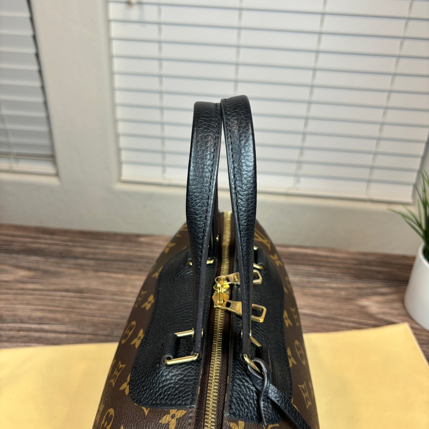 Louis Vuitton Retiro Noir